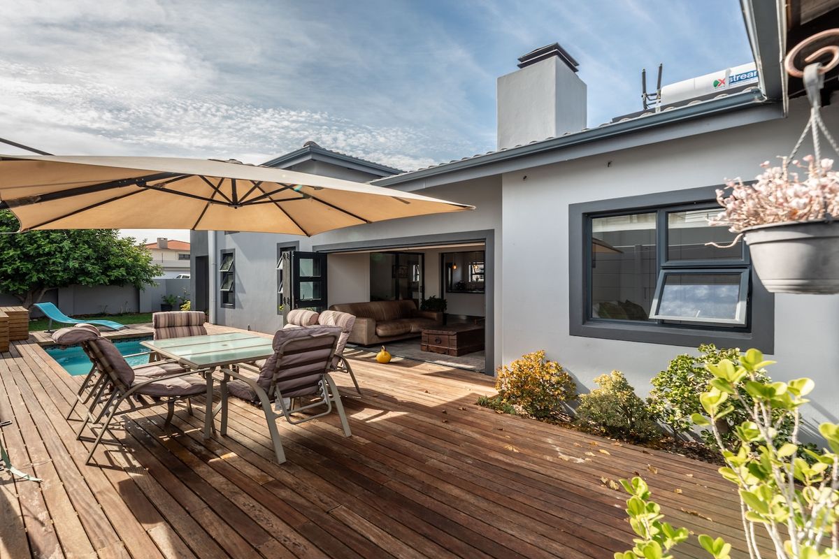 Charming freestanding  3beds, 2 baths house for sale in Parklands North! - Photo 3