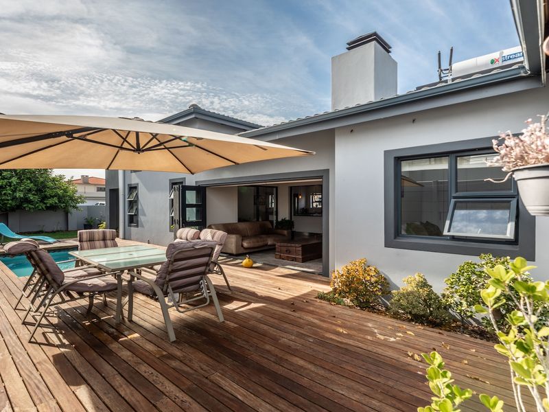 Charming freestanding  3beds, 2 baths house for sale in Parklands North! - Photo 3