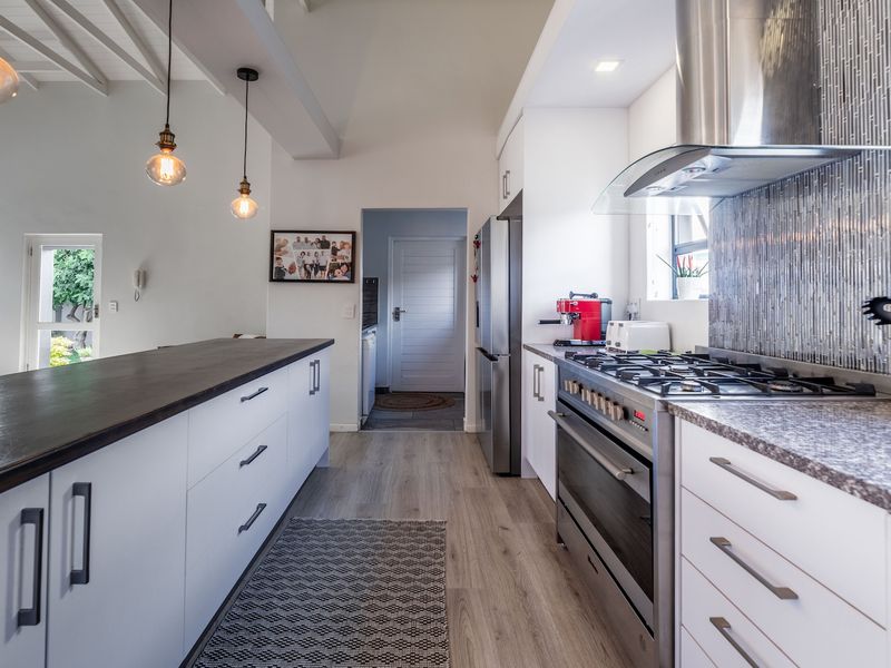 Charming freestanding  3beds, 2 baths house for sale in Parklands North! - Photo 8