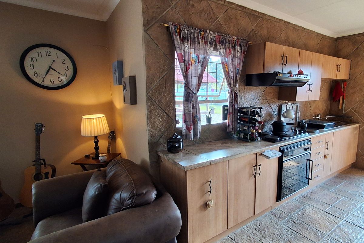 Lovely 3-Bedroom Family Home for Sale in Brits! - Photo 3