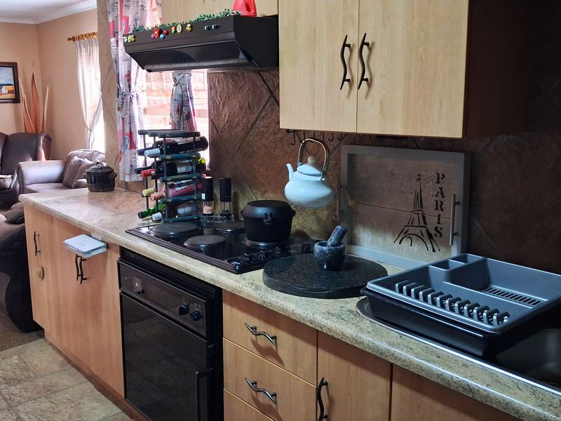 Lovely 3-Bedroom Family Home for Sale in Brits! - Photo 2