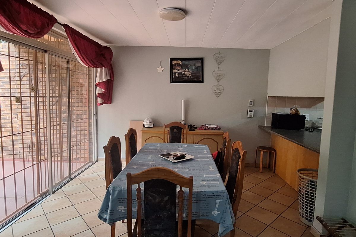 THREE BEDROOM TOWNHOUSE IN CE 3!! - Photo 4