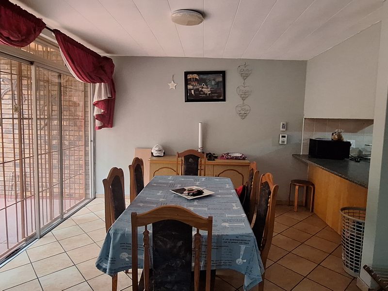 THREE BEDROOM TOWNHOUSE IN CE 3!! - Photo 4