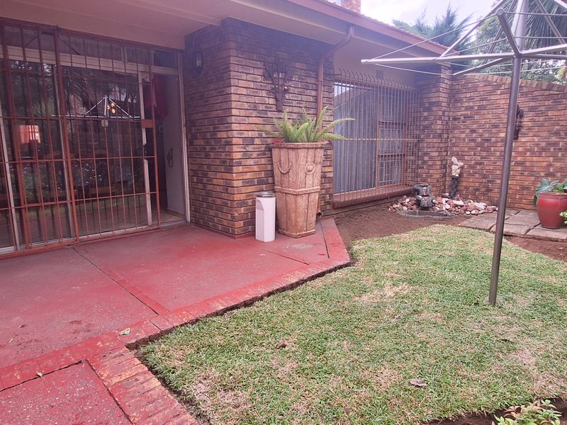 THREE BEDROOM TOWNHOUSE IN CE 3!! - Photo 9