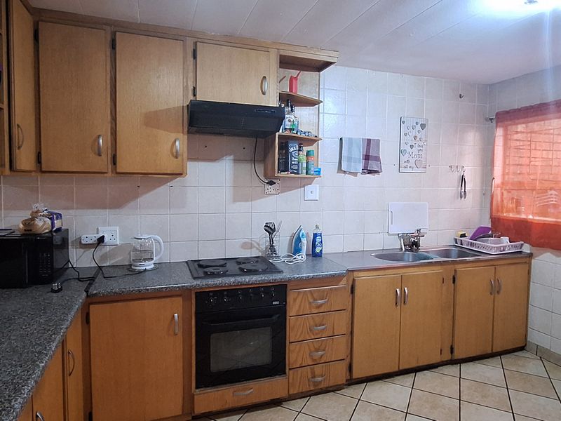 THREE BEDROOM TOWNHOUSE IN CE 3!! - Photo 6