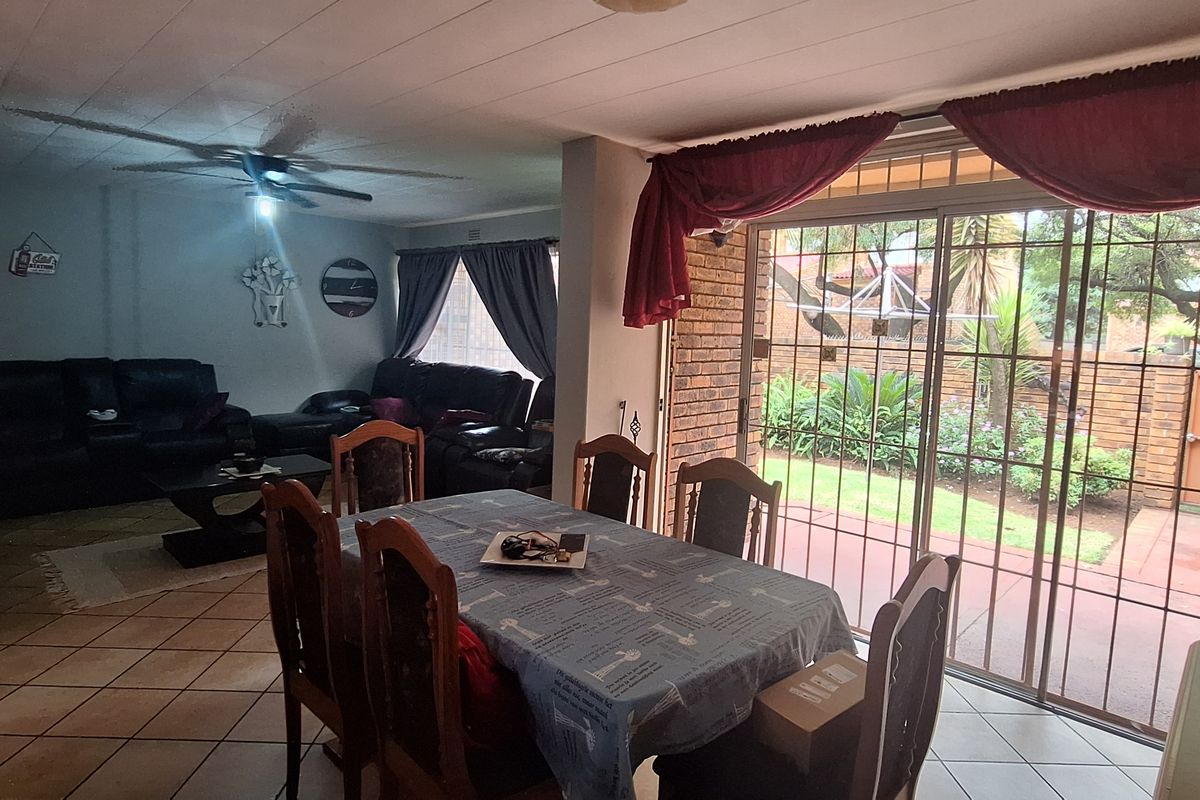 THREE BEDROOM TOWNHOUSE IN CE 3!! - Photo 5