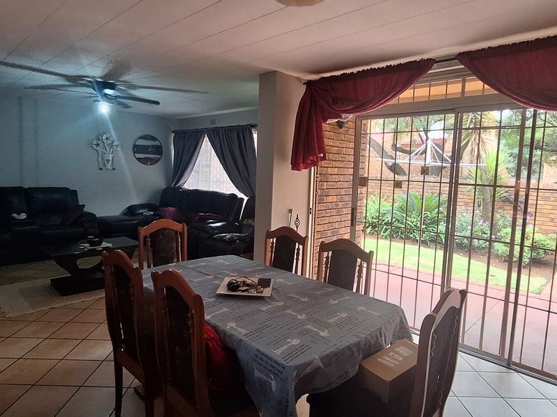 THREE BEDROOM TOWNHOUSE IN CE 3!! - Photo 5