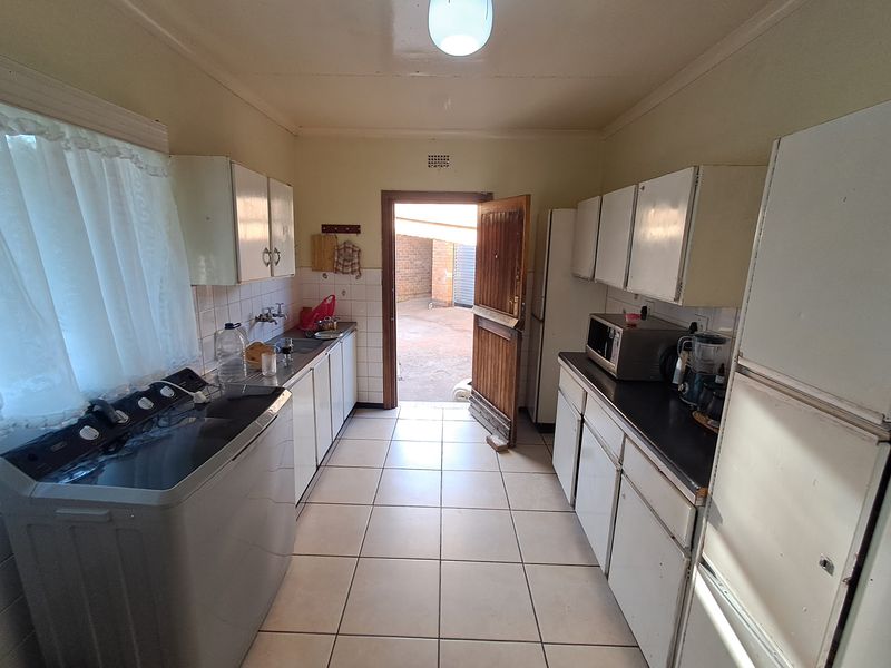 Family home on Large stand - Photo 10