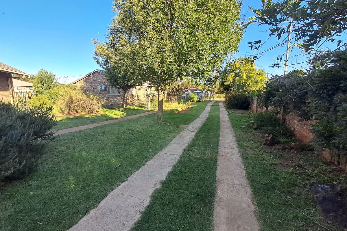 Family home on Large stand - Photo 3