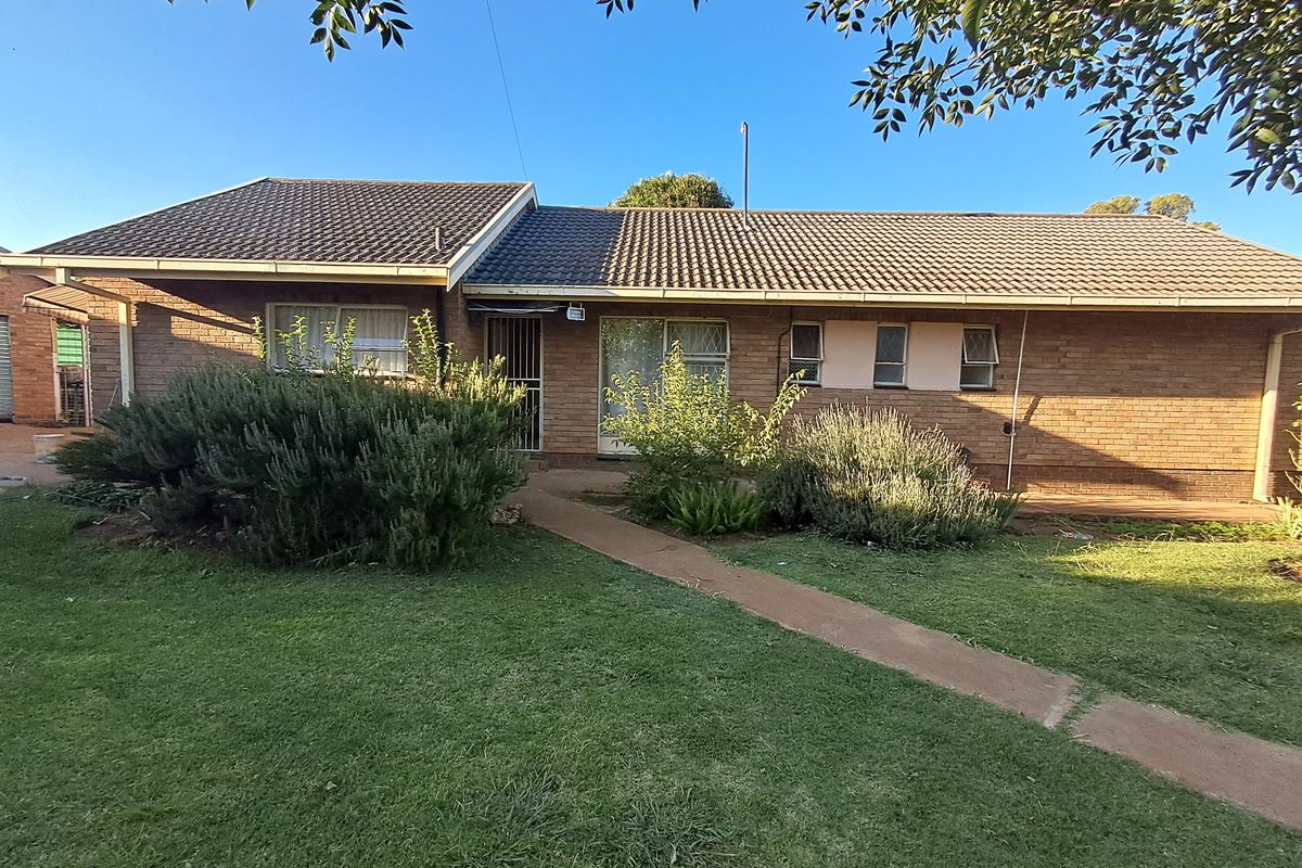 Family home on Large stand - Photo 2