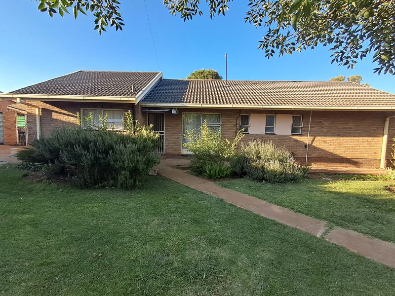 Family home on Large stand - Photo 2