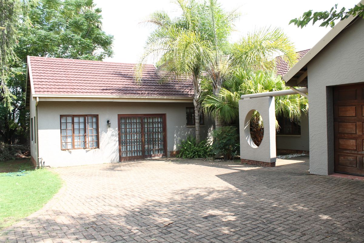 Stunning home in Brackenhurst, Alberton, perfect for spacious family living! - Photo 2