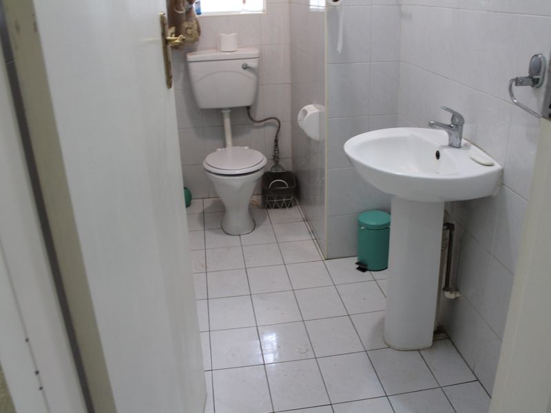 Stunning home in Brackenhurst, Alberton, perfect for spacious family living! - Photo 10