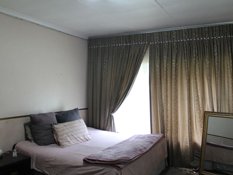 Stunning home in Brackenhurst, Alberton, perfect for spacious family living! - Photo 7