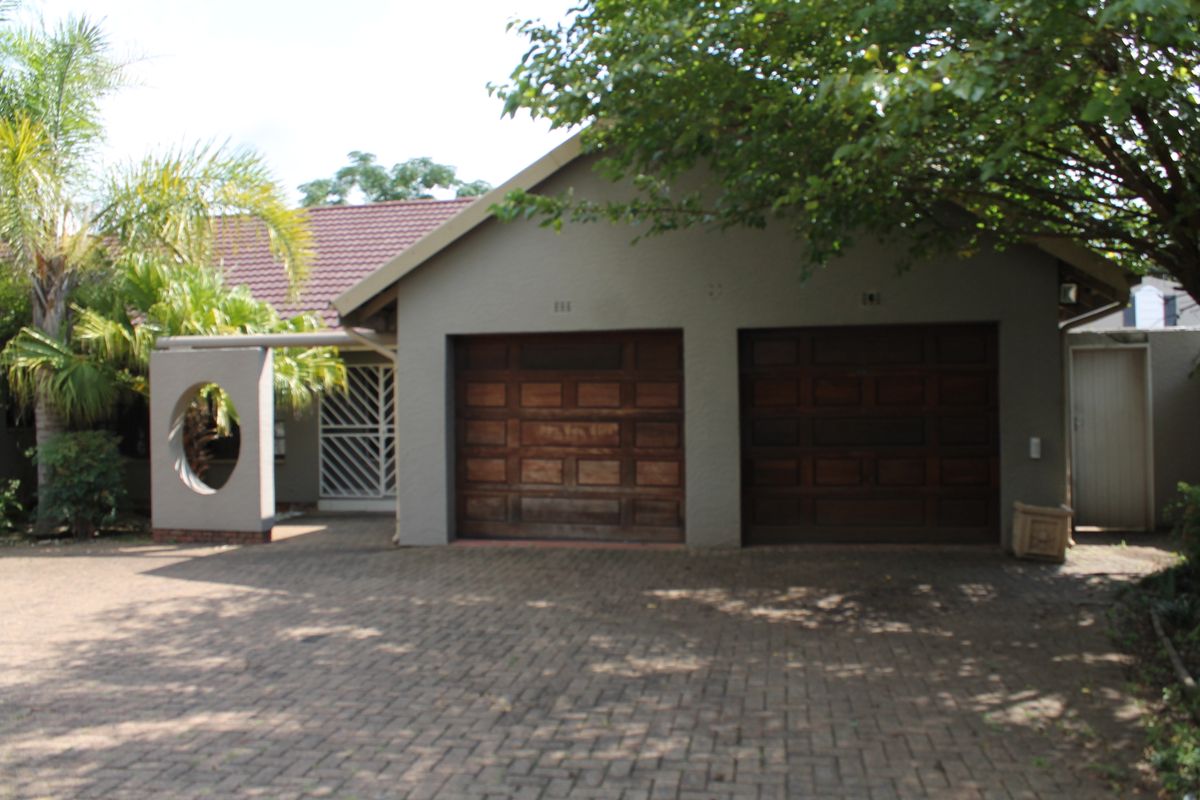 Stunning home in Brackenhurst, Alberton, perfect for spacious family living! - Photo 3