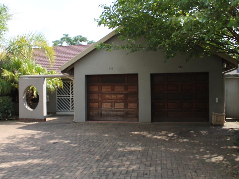 Stunning home in Brackenhurst, Alberton, perfect for spacious family living! - Photo 3