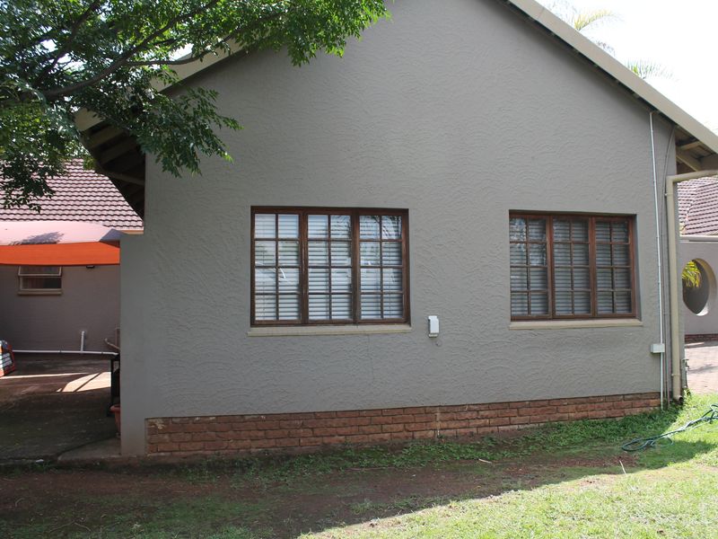 Stunning home in Brackenhurst, Alberton, perfect for spacious family living! - Photo 4