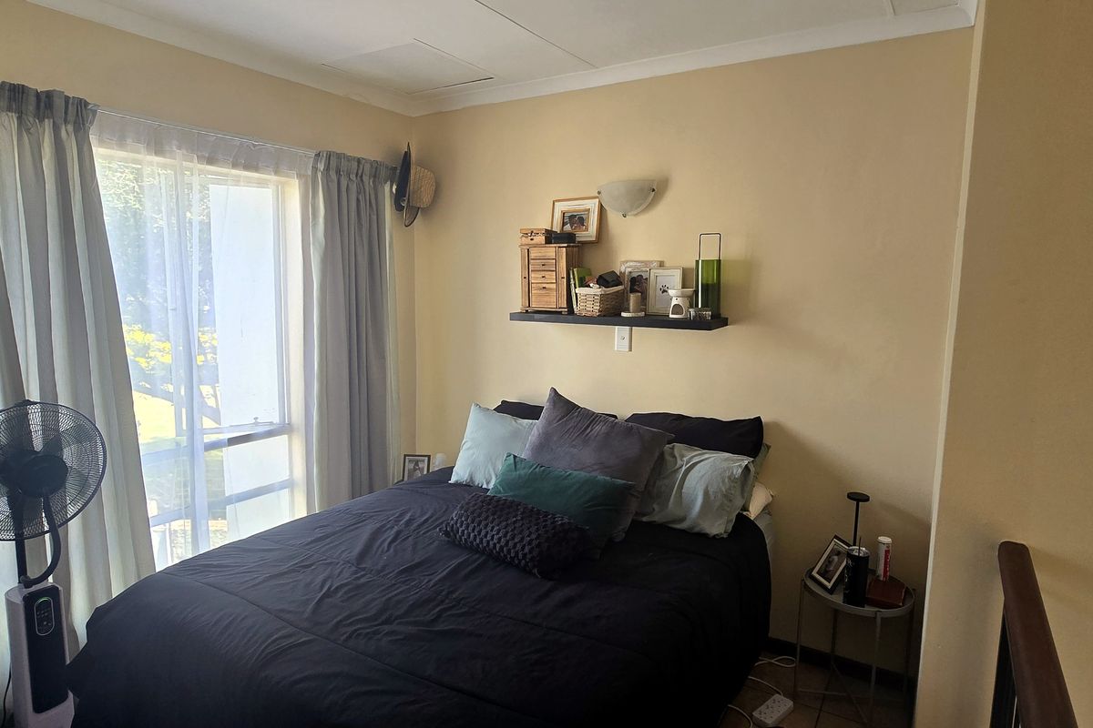 modern 1-bedroom double-storey unit in secure estate close to amenities - Photo 5