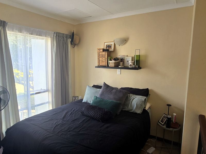 modern 1-bedroom double-storey unit in secure estate close to amenities - Photo 5