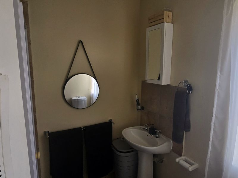 modern 1-bedroom double-storey unit in secure estate close to amenities - Photo 8