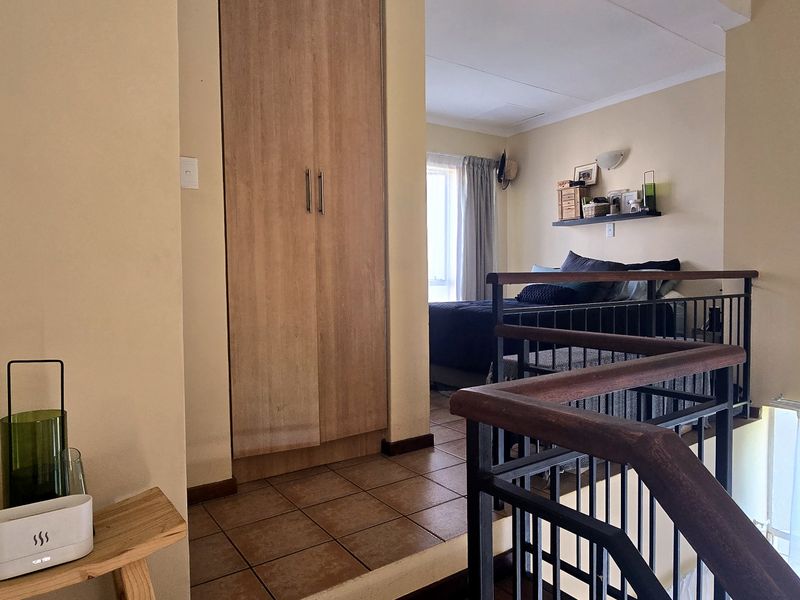 modern 1-bedroom double-storey unit in secure estate close to amenities - Photo 6