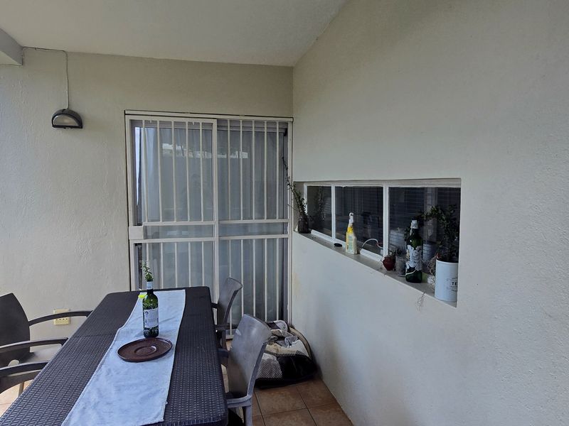 modern 1-bedroom double-storey unit in secure estate close to amenities - Photo 4