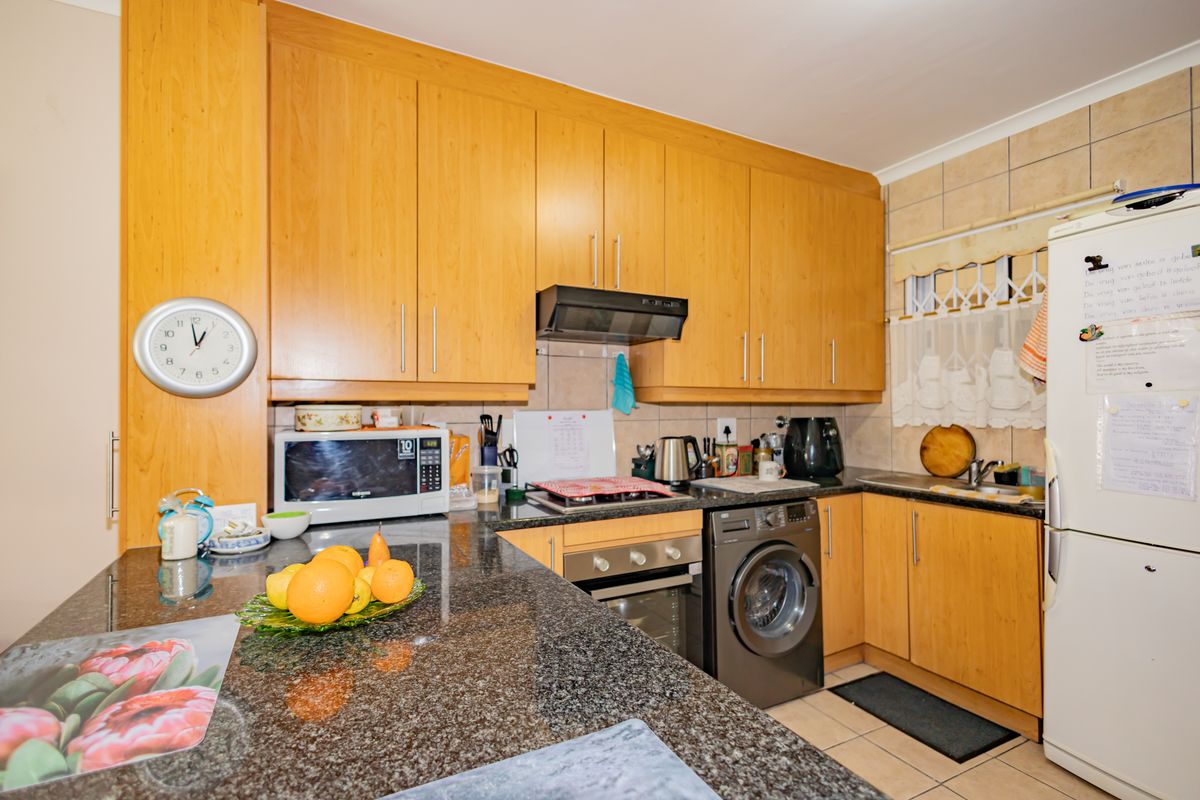 “Spacious 2-Bedroom Retirement Unit with Views, Parking & Storage” - Photo 5