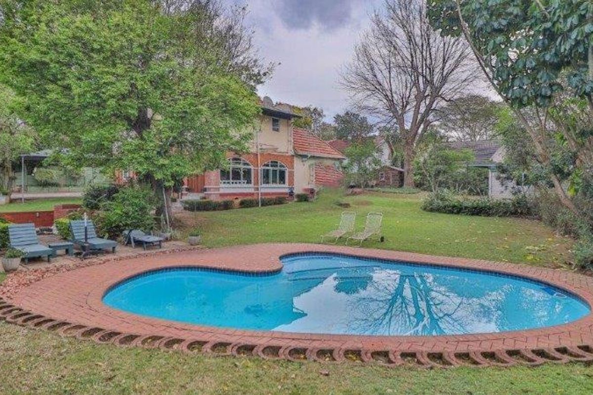 Great Investment Opportunity- Spacious Family Residences or Potential for Student Accommodation - Photo 3
