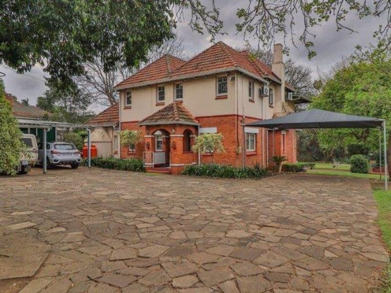 Great Investment Opportunity- Spacious Family Residences or Potential for Student Accommodation - Photo 2