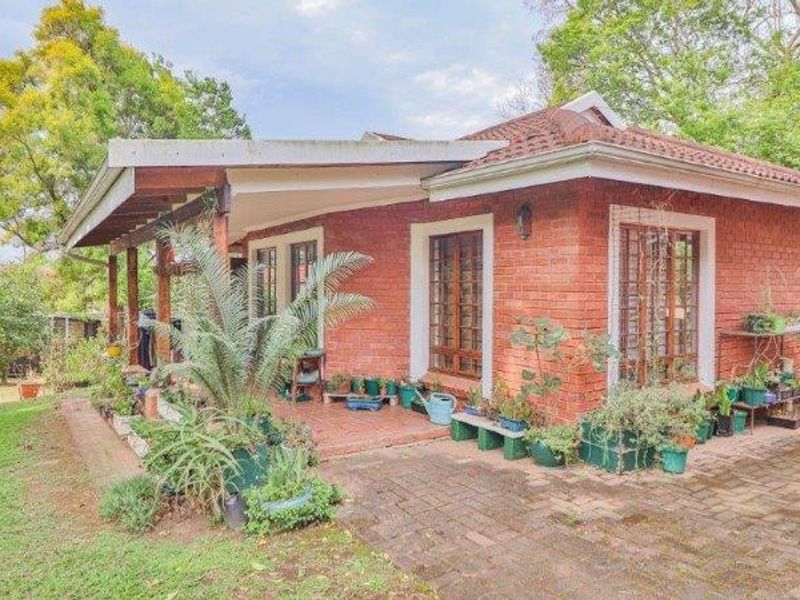 Great Investment Opportunity- Spacious Family Residences or Potential for Student Accommodation - Photo 6