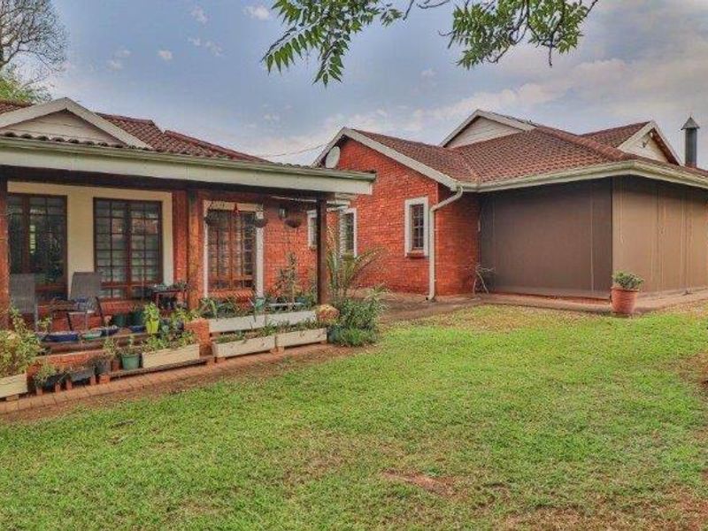 Great Investment Opportunity- Spacious Family Residences or Potential for Student Accommodation - Photo 1