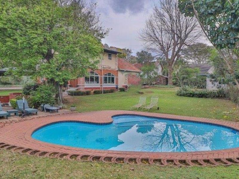 Great Investment Opportunity- Spacious Family Residences or Potential for Student Accommodation - Photo 3
