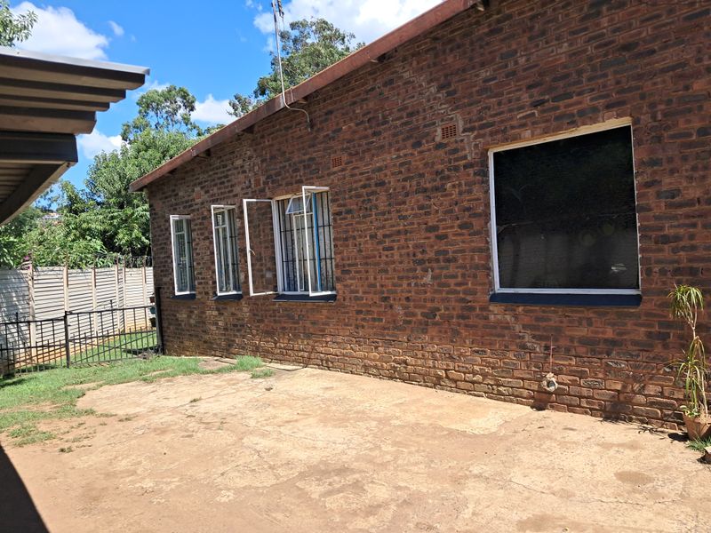 Central Raisethorpe Property with Workshop - Photo 2