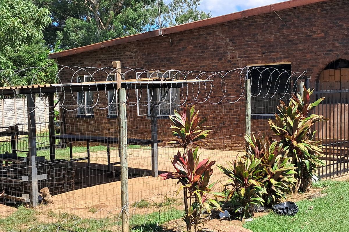 Central Raisethorpe Property with Workshop - Photo 3