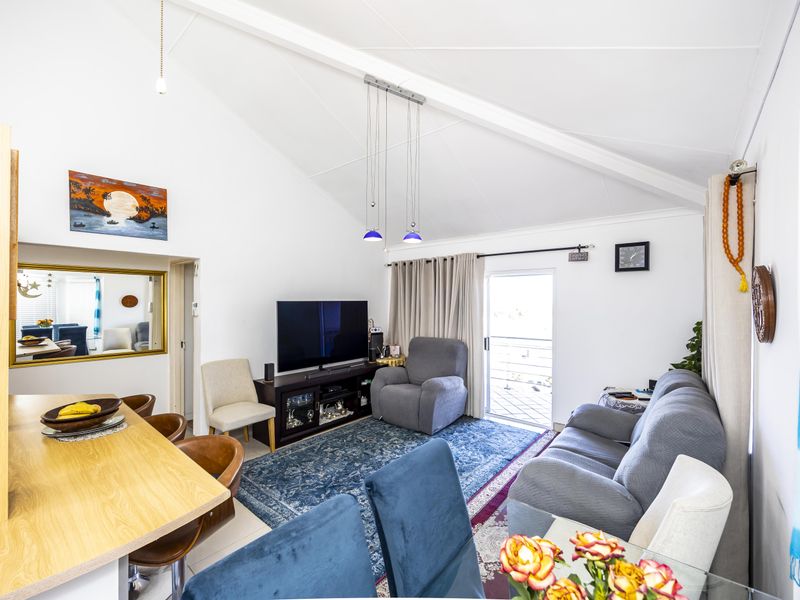 Charming & Secure Townhouse in Prime Selborne Location - Photo 4