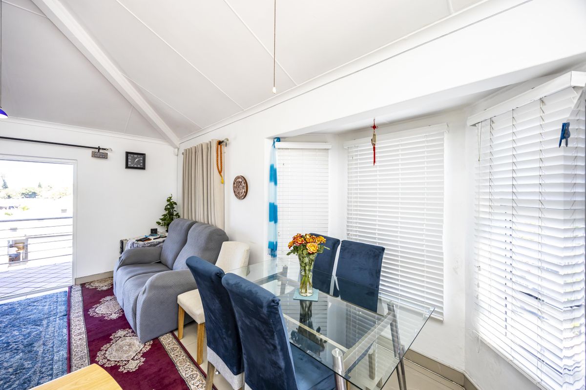 Charming & Secure Townhouse in Prime Selborne Location - Photo 5