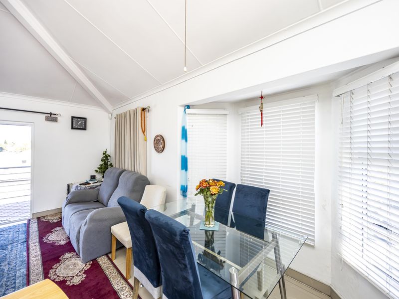 Charming & Secure Townhouse in Prime Selborne Location - Photo 5