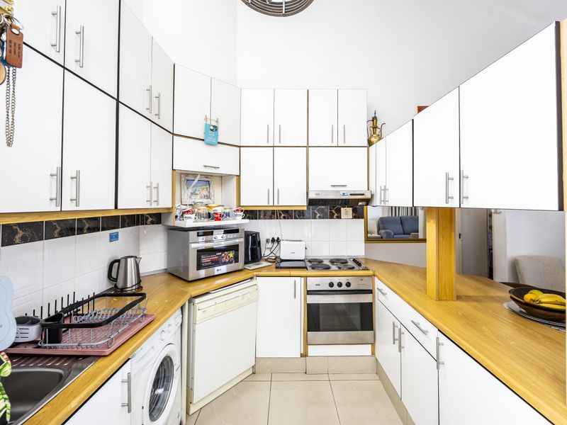 Charming & Secure Townhouse in Prime Selborne Location - Photo 9