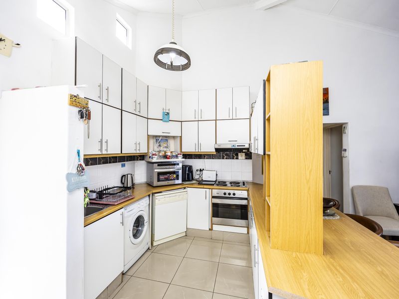 Charming & Secure Townhouse in Prime Selborne Location - Photo 6