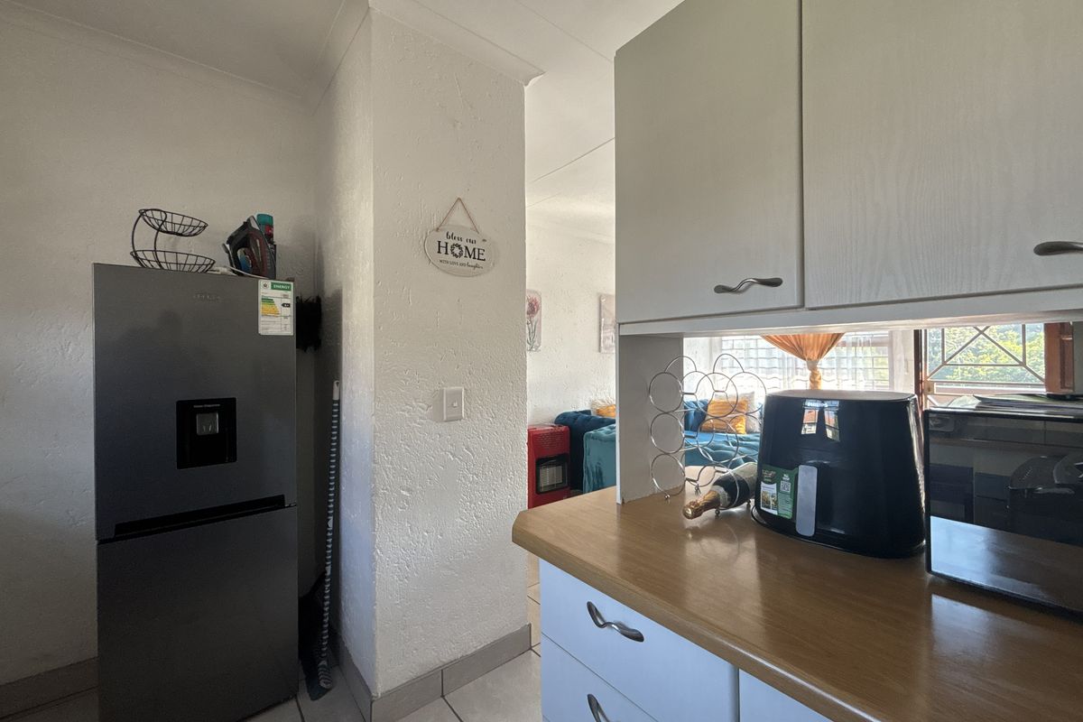 Bright & Welcoming 2-Bedroom Apartment in Rynfield - Photo 4