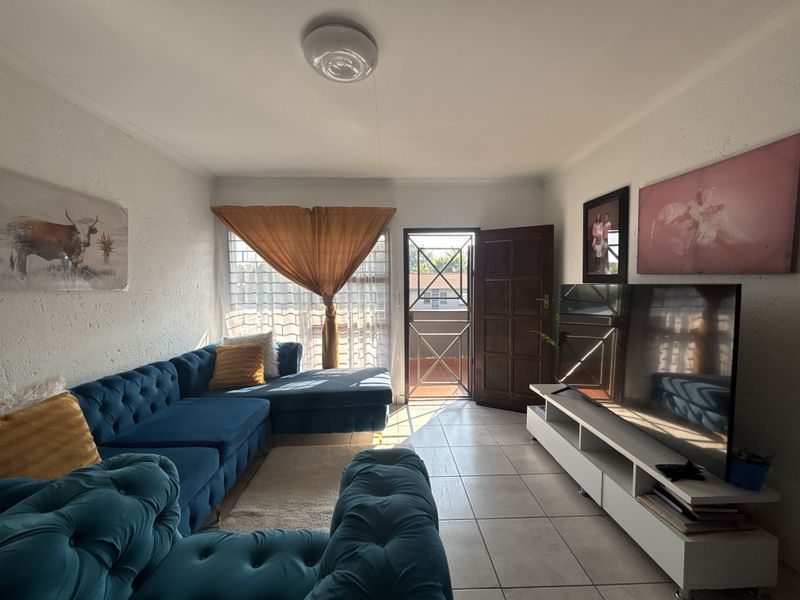 Bright & Welcoming 2-Bedroom Apartment in Rynfield - Photo 8