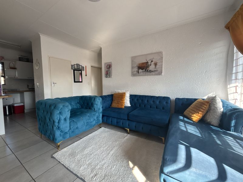 Bright & Welcoming 2-Bedroom Apartment in Rynfield - Photo 9