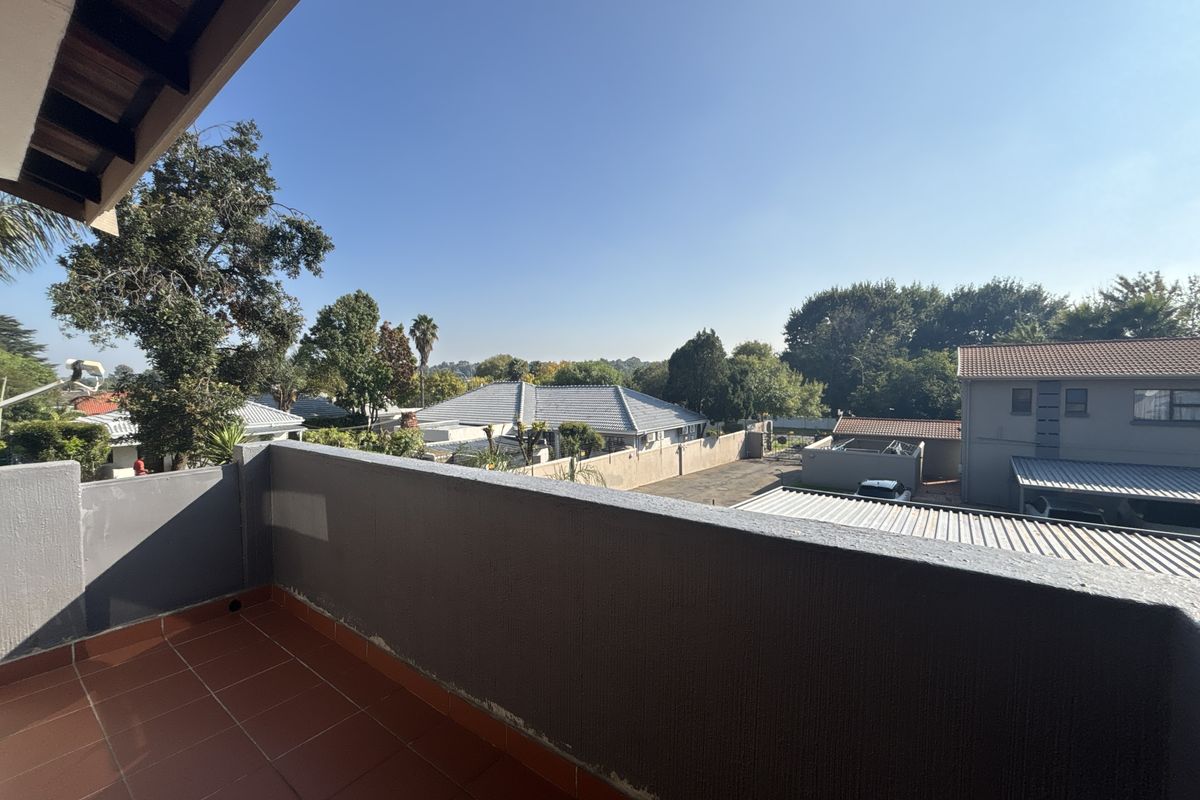 Bright & Welcoming 2-Bedroom Apartment in Rynfield - Photo 3