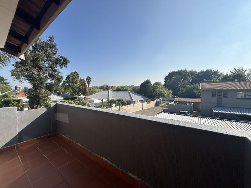 Bright & Welcoming 2-Bedroom Apartment in Rynfield - Photo 3