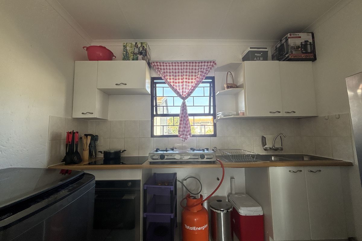 Bright & Welcoming 2-Bedroom Apartment in Rynfield - Photo 5