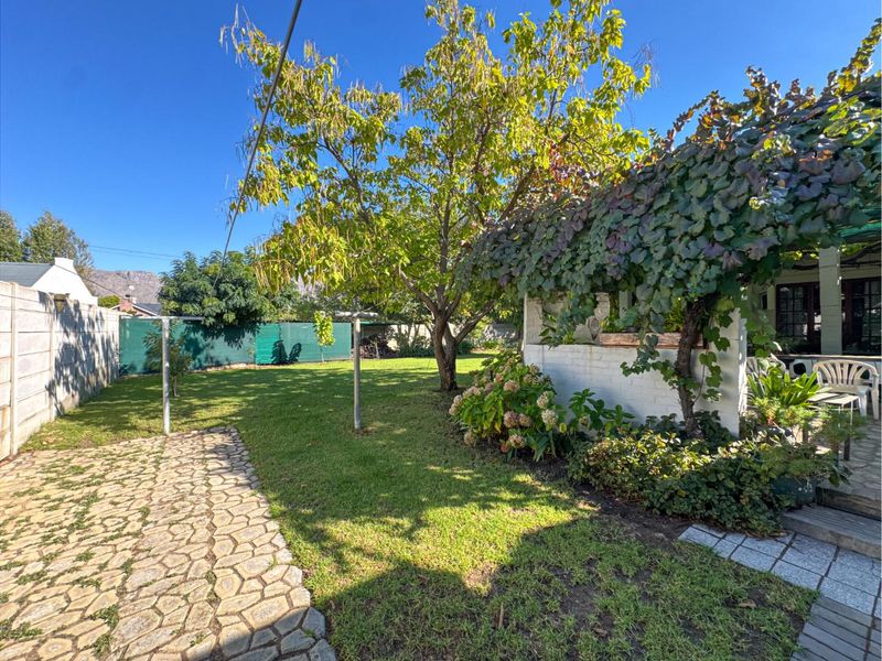 Sole Mandate - Country Living in the Heart of Prince Alfred Hamlet - Photo 5