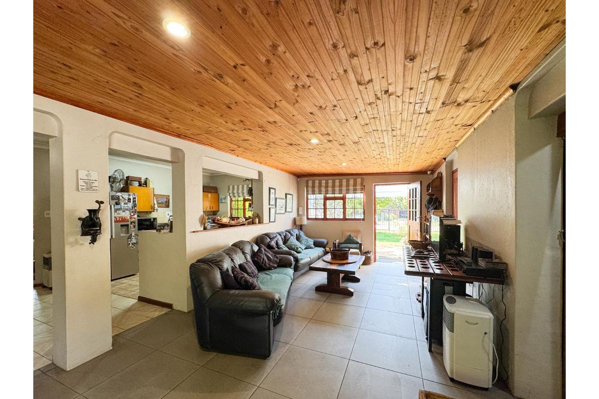 Sole Mandate - Country Living in the Heart of Prince Alfred Hamlet - Photo 3