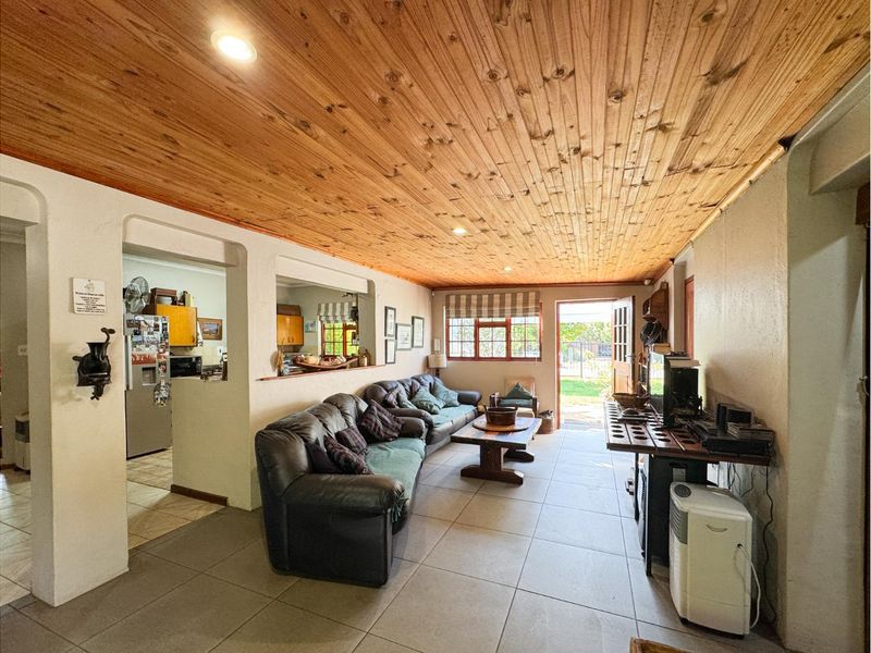 Sole Mandate - Country Living in the Heart of Prince Alfred Hamlet - Photo 3