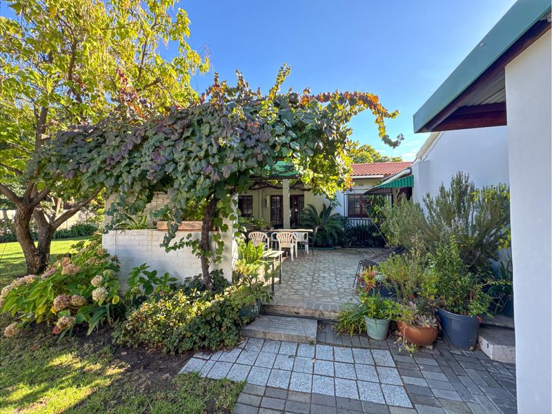 Sole Mandate - Country Living in the Heart of Prince Alfred Hamlet - Photo 2