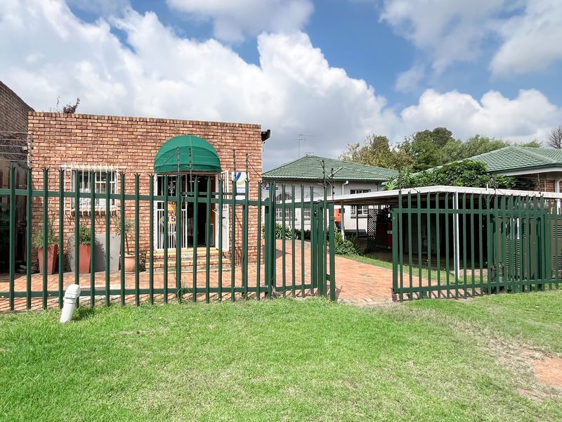 House For Sale In Benoni - Photo 2
